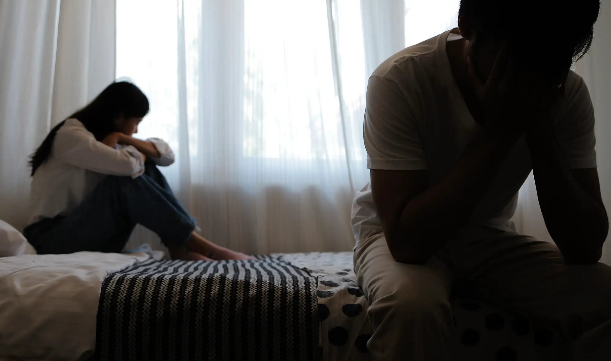 நம்பிக்கை இழப்பு அல்லது உறவுகளில் படிப்படியான தூரம்